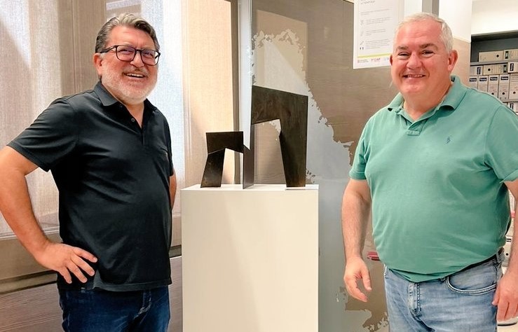 Enric Aragonès and Josep Basora besides the sculpture "Doors open to knowledge"